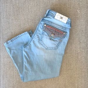 Miss Me Mid-Rise Light Wash Capri